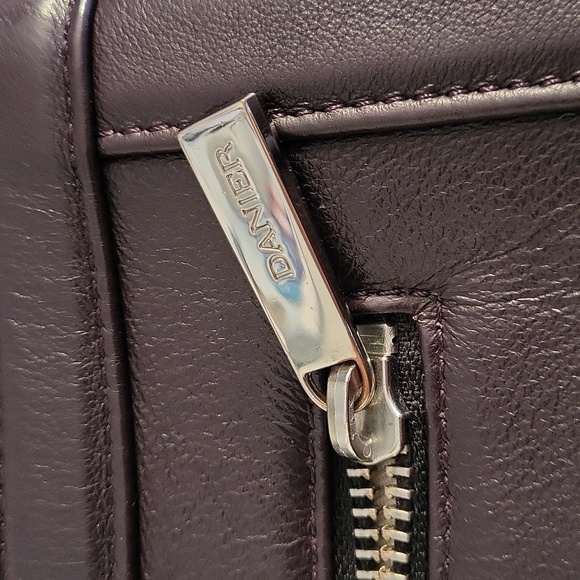 ✨DANIER✨ Expandable Leather Crossbody Purse - Picture 9 of 9